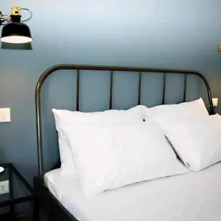 Pensionat Debirooms 3*